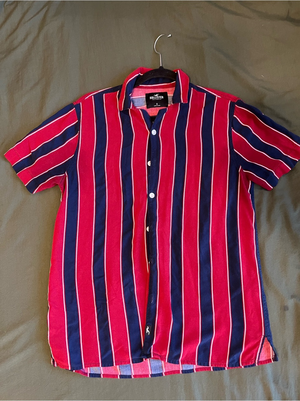 Hollister Men’s Red and Navy Vertical Stripe Short Sleeve Button-Down Shirt